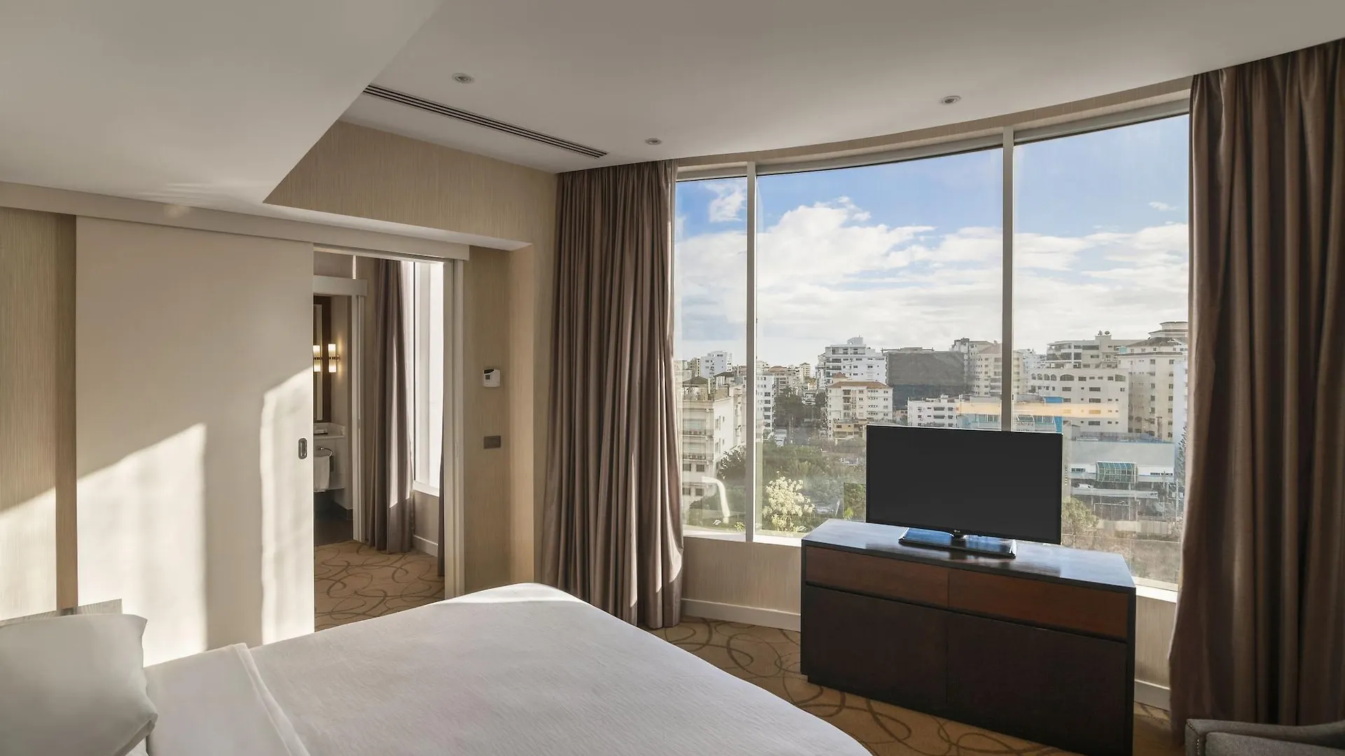 Hotel Embassy Suites By Hilton Santo Domingo