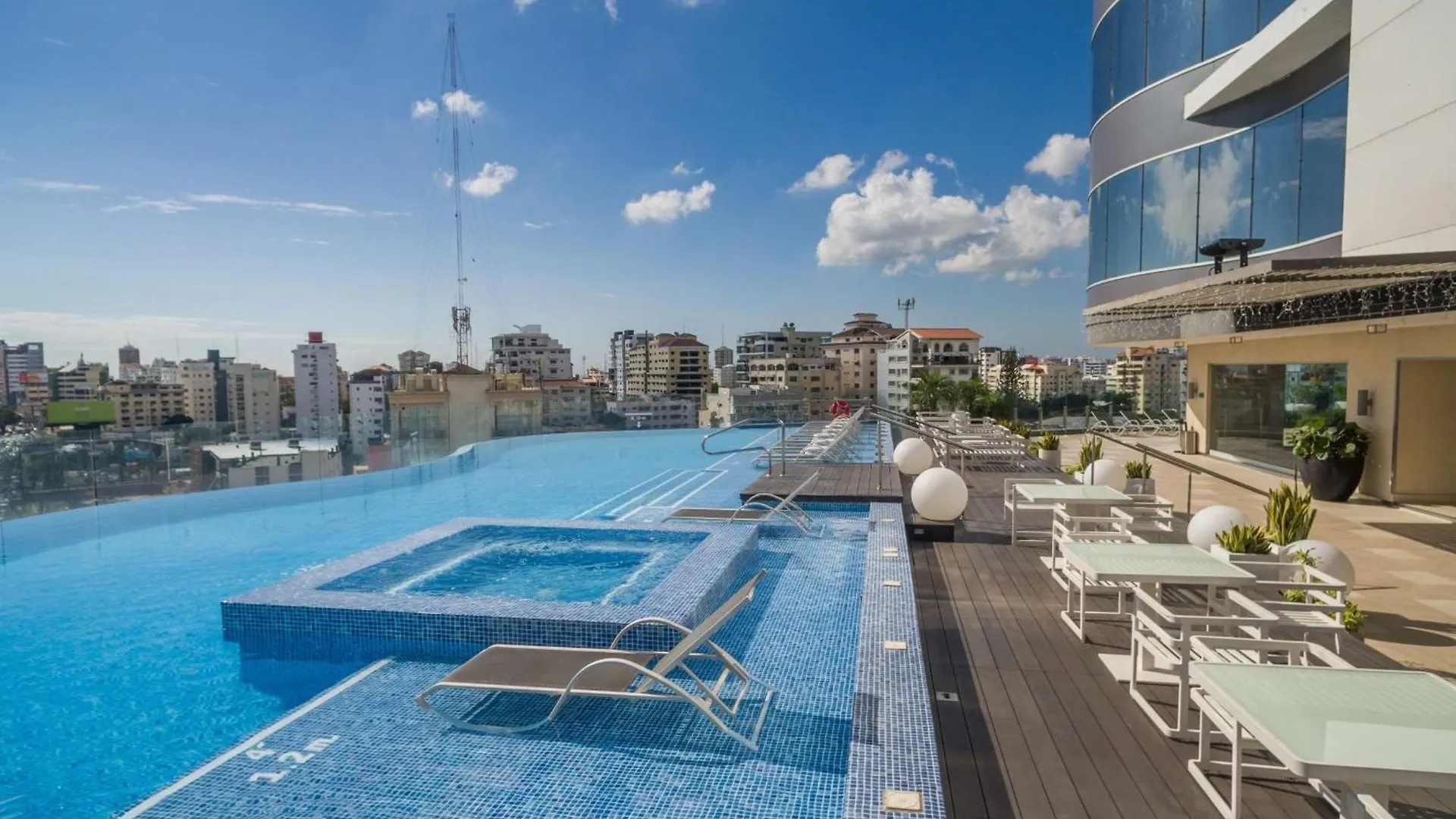Hotel Embassy Suites By Hilton Santo Domingo